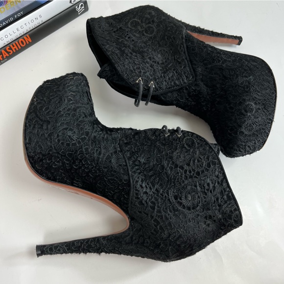 Alaia Boots Laser Cut Pony Hair Booties - Picture 13 of 14